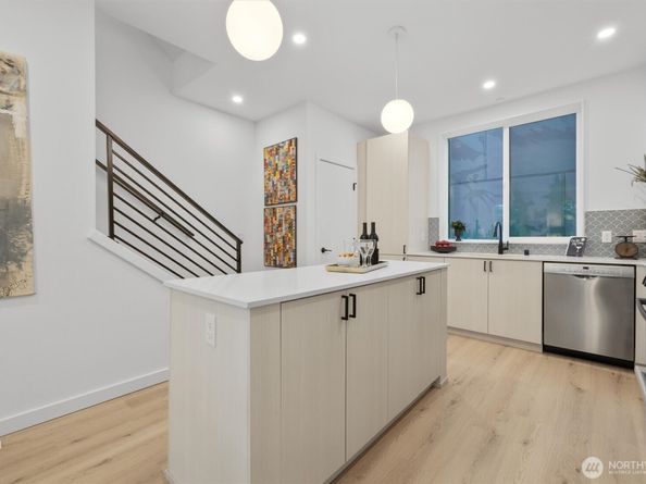 6604 Carleton Avenue S B, Seattle WA 98108