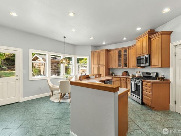 10027 Dibble Avenue NW, Seattle WA 98177