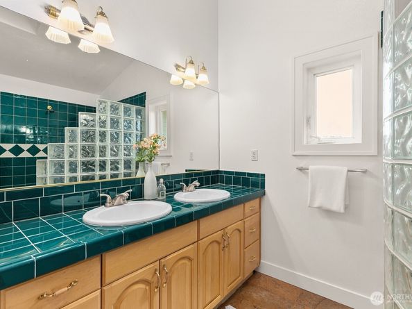 10027 Dibble Avenue NW, Seattle WA 98177