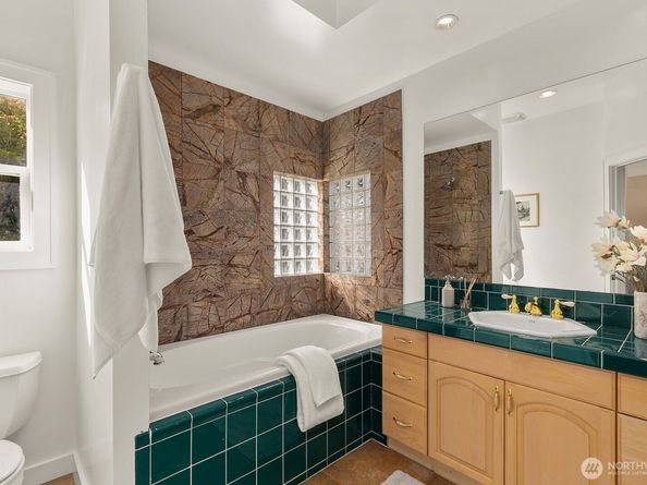 10027 Dibble Avenue NW, Seattle WA 98177