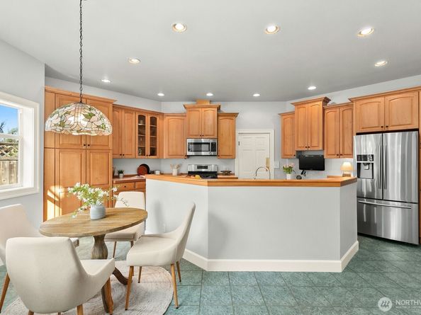 10027 Dibble Avenue NW, Seattle WA 98177
