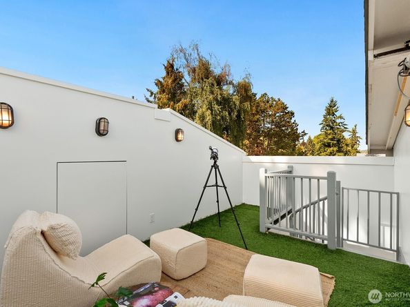 10027 Dibble Avenue NW, Seattle WA 98177