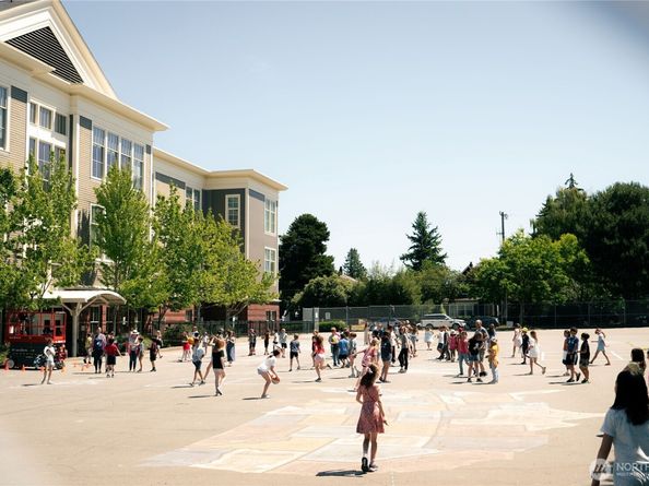 2430 8th Avenue W, Seattle WA 98119