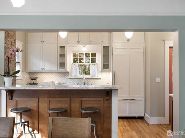 2430 8th Avenue W, Seattle WA 98119