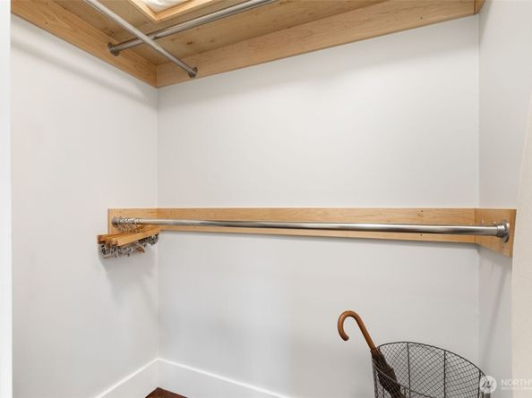 2430 8th Avenue W, Seattle WA 98119