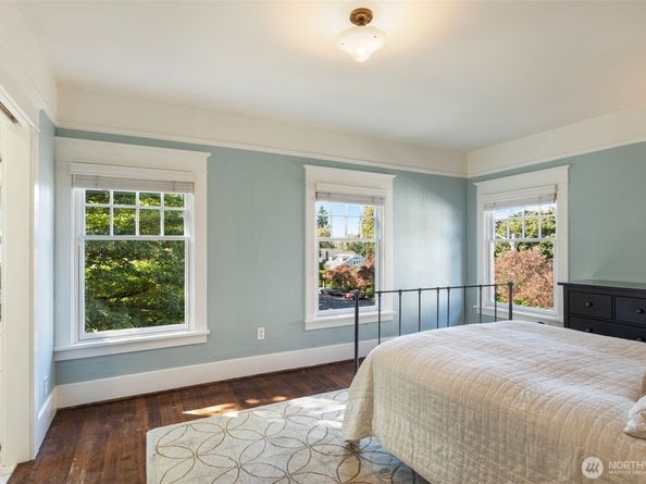 2430 8th Avenue W, Seattle WA 98119