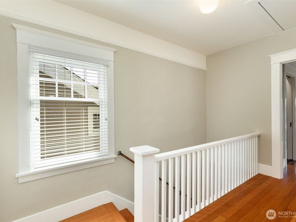 2430 8th Avenue W, Seattle WA 98119