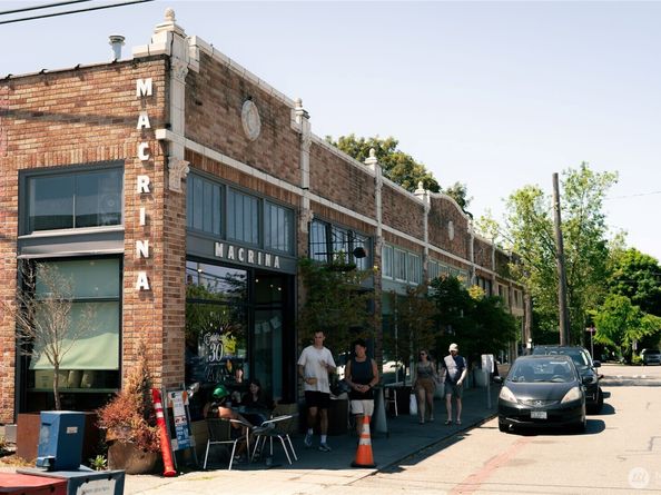 2430 8th Avenue W, Seattle WA 98119