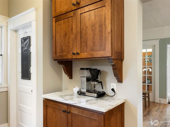 2430 8th Avenue W, Seattle WA 98119