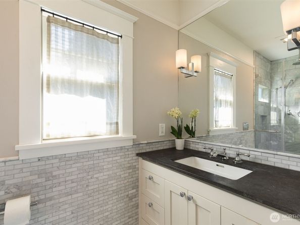 2430 8th Avenue W, Seattle WA 98119