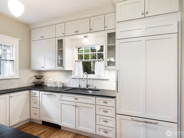 2430 8th Avenue W, Seattle WA 98119