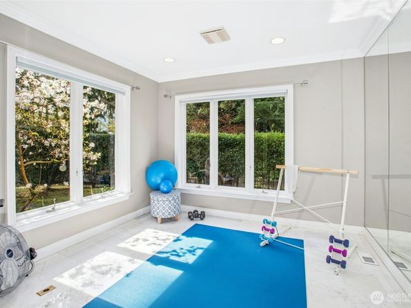 8150 Evergreen Lane, Mercer Island WA 98040
