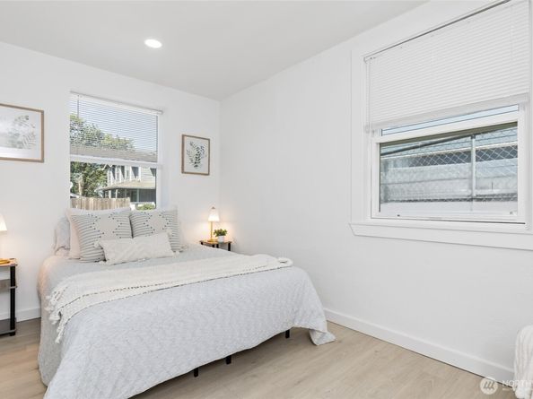 9237 36th Avenue S A, Seattle WA 98118