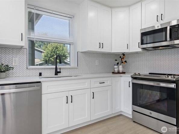 9237 36th Avenue S A, Seattle WA 98118