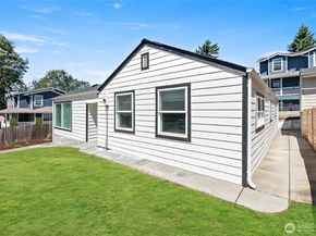 9237 36th Avenue S A, Seattle WA 98118