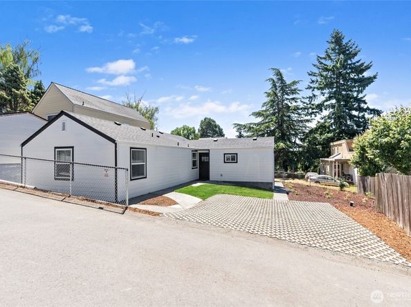 9237 36th Avenue S A, Seattle WA 98118