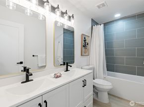 9237 36th Avenue S A, Seattle WA 98118