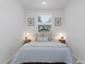 9237 36th Avenue S A, Seattle WA 98118