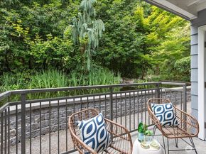 10018 NE 127th Place B109, Kirkland WA 98034