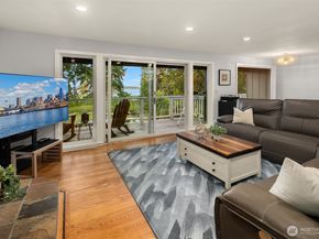 12079 Sunrise Drive NE, Bainbridge Island WA 98110