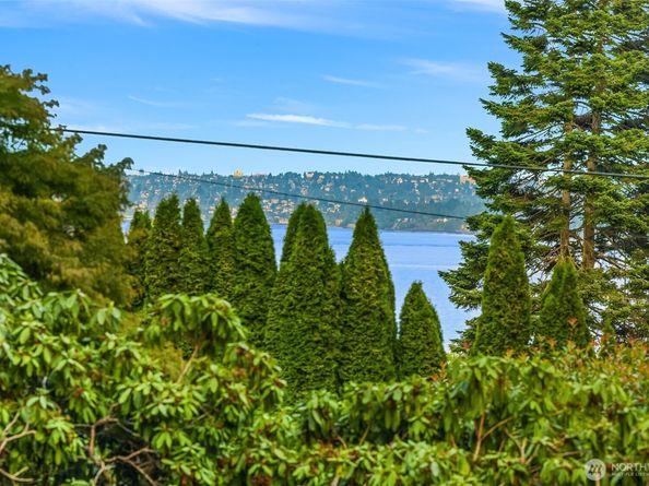 12079 Sunrise Drive NE, Bainbridge Island WA 98110