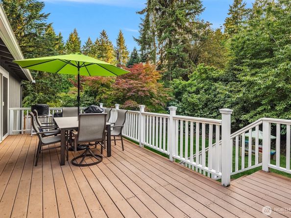 12079 Sunrise Drive NE, Bainbridge Island WA 98110