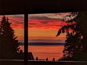 12079 Sunrise Drive NE, Bainbridge Island WA 98110