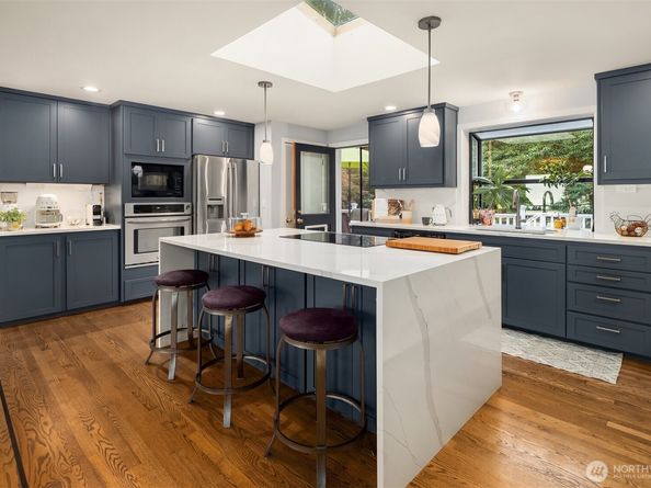 12079 Sunrise Drive NE, Bainbridge Island WA 98110