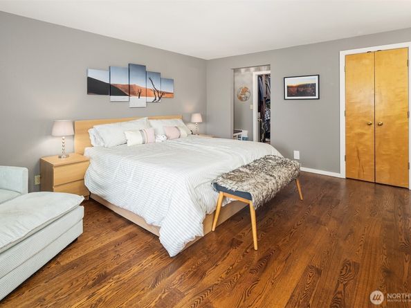 12079 Sunrise Drive NE, Bainbridge Island WA 98110