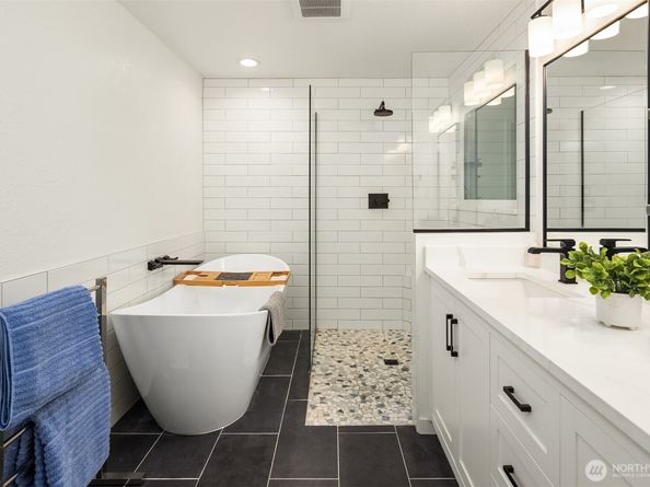 12079 Sunrise Drive NE, Bainbridge Island WA 98110