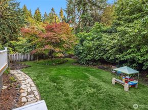 12079 Sunrise Drive NE, Bainbridge Island WA 98110
