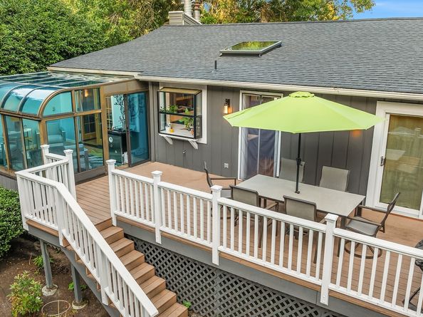 12079 Sunrise Drive NE, Bainbridge Island WA 98110