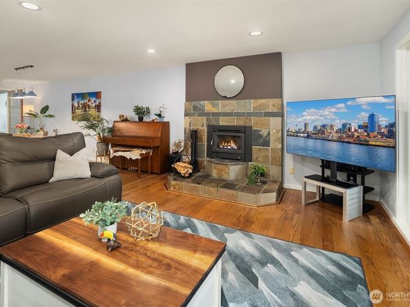 12079 Sunrise Drive NE, Bainbridge Island WA 98110