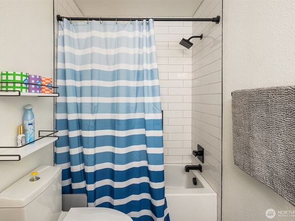 12079 Sunrise Drive NE, Bainbridge Island WA 98110