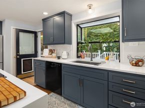 12079 Sunrise Drive NE, Bainbridge Island WA 98110