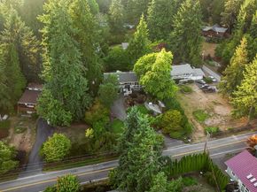 12079 Sunrise Drive NE, Bainbridge Island WA 98110