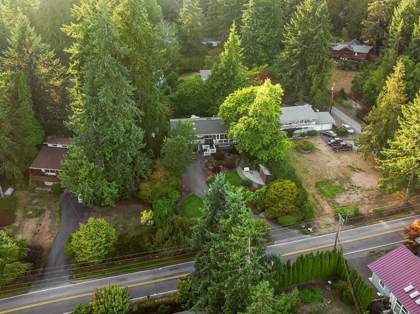 12079 Sunrise Drive NE, Bainbridge Island WA 98110