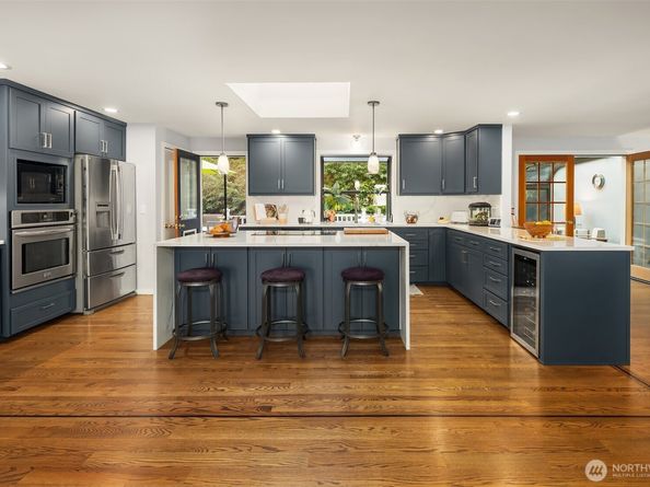 12079 Sunrise Drive NE, Bainbridge Island WA 98110