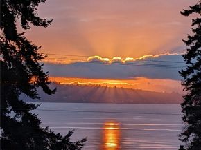 12079 Sunrise Drive NE, Bainbridge Island WA 98110