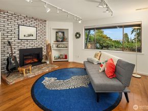 12079 Sunrise Drive NE, Bainbridge Island WA 98110