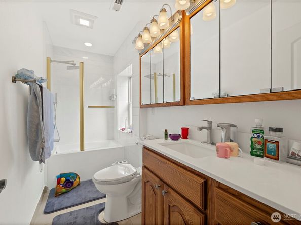 128 NE 125th Street, Seattle WA 98125