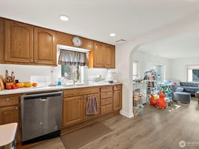 128 NE 125th Street, Seattle WA 98125