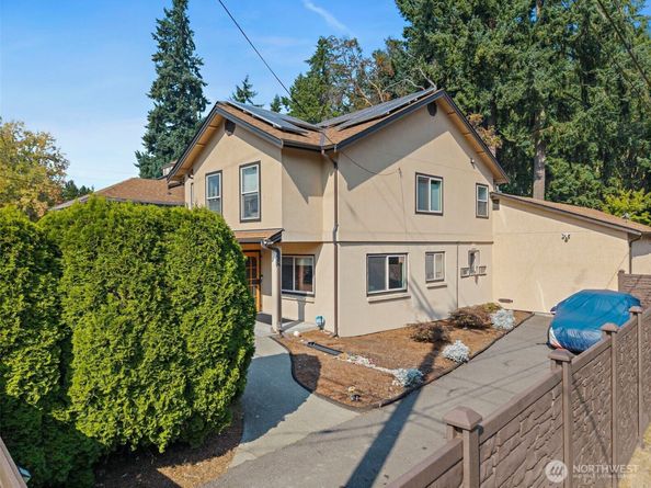 128 NE 125th Street, Seattle WA 98125