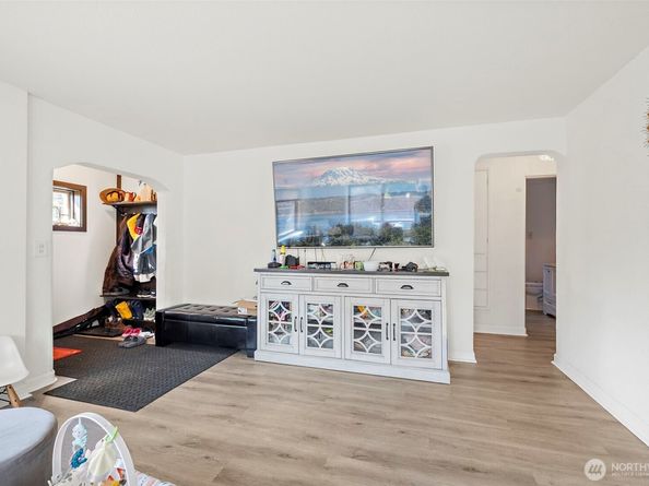 128 NE 125th Street, Seattle WA 98125