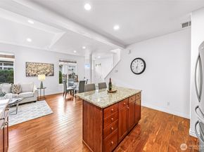 319 196th Place SW 102, Lynnwood WA 98036