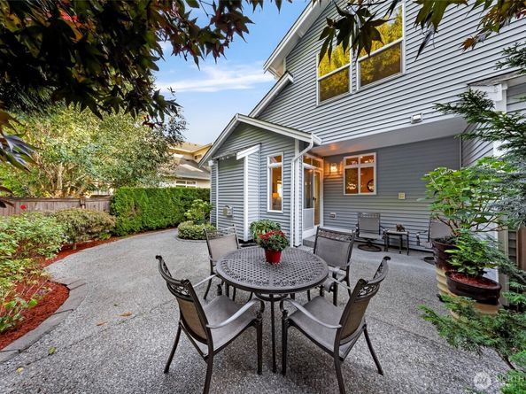 319 196th Place SW 102, Lynnwood WA 98036