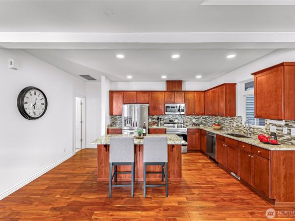 319 196th Place SW 102, Lynnwood WA 98036