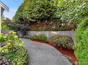 319 196th Place SW 102, Lynnwood WA 98036
