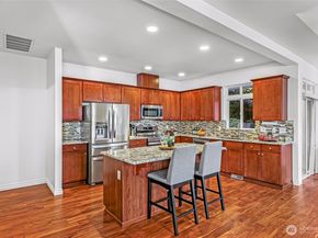 319 196th Place SW 102, Lynnwood WA 98036