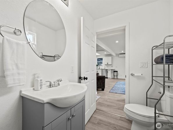 2426 NE 30th Street, Bremerton WA 98310